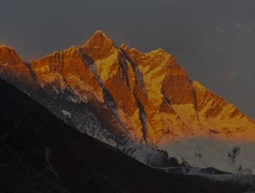 Nuptse-mountain-ebc-trek 